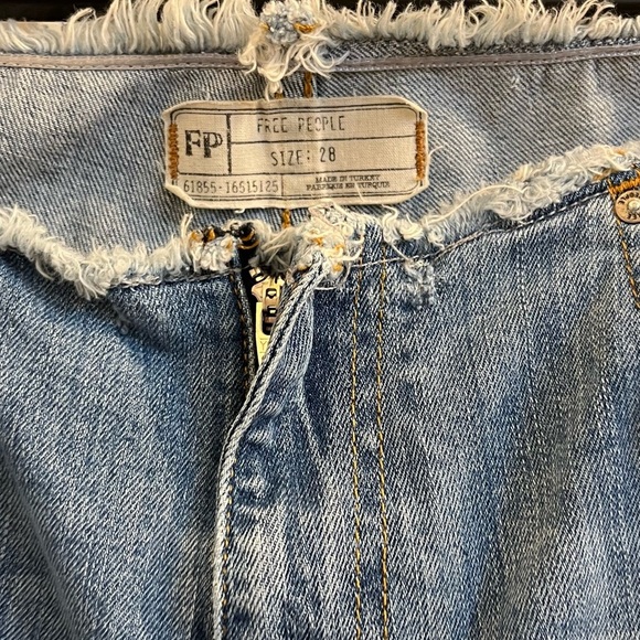 Free People The Cropped Bootcut Jeans denim Raw Waistband Bleach Spots Size 28 - Picture 5 of 7